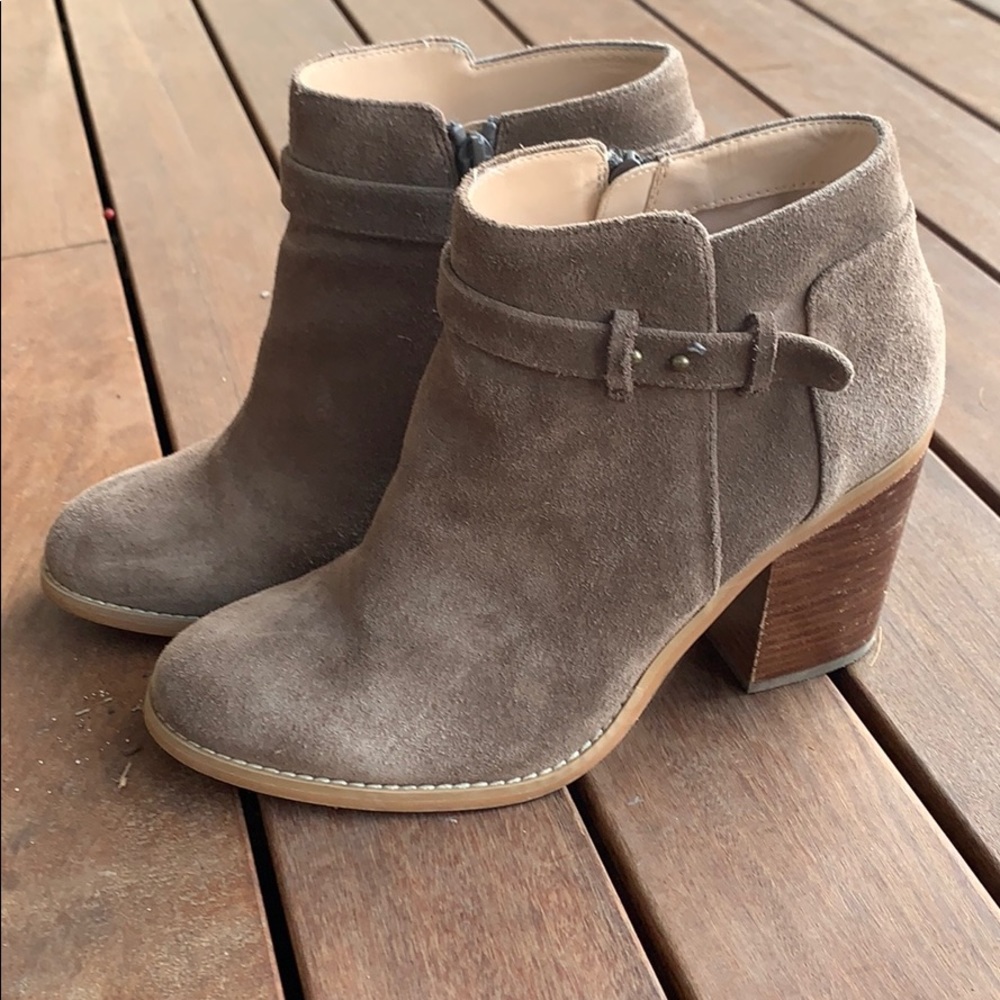 Sole Society lyric beige booties 9